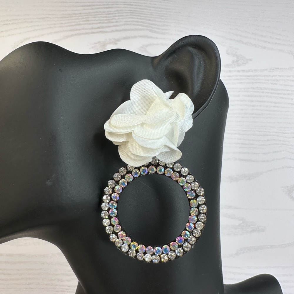 New handmade Elegant Rhinestone Hoop Earrings‎ with White Flower